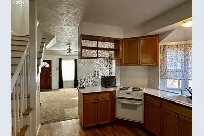 822 S 8th St, Cottage Grove, OR 97424 - Photo 13