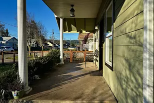 822 S 8th St, Cottage Grove, OR 97424 - Photo 7