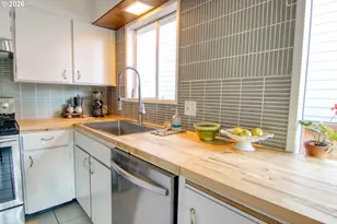 6843 N Swift St, Portland, OR 97203 - Photo 9
