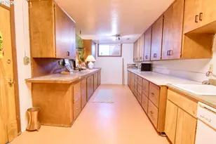 6843 N Swift St, Portland, OR 97203 - Photo 21