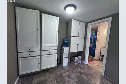 297 S 6th St, Saint Helens, OR 97051 - Photo 5