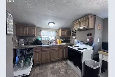 297 S 6th St, Saint Helens, OR 97051 - Photo 3