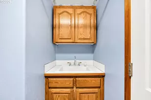 2795 NE Lorie Dr, Hillsboro, OR 97124 - Photo 21