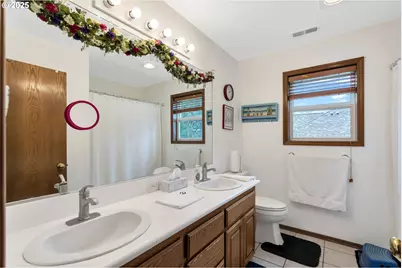 2795 NE Lorie Dr, Hillsboro, OR 97124 - Photo 31