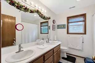 2795 NE Lorie Dr, Hillsboro, OR 97124 - Photo 31