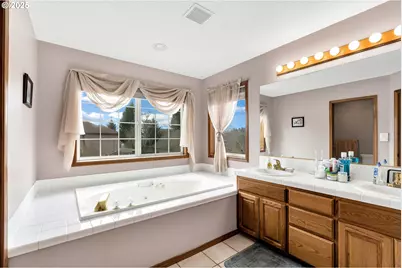 2795 NE Lorie Dr, Hillsboro, OR 97124 - Photo 35