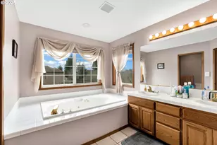 2795 NE Lorie Dr, Hillsboro, OR 97124 - Photo 35