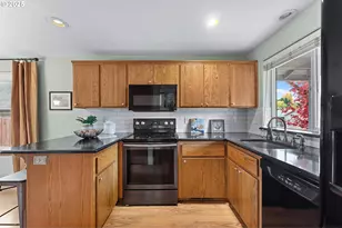 1029 SW View Crest Dr, Dundee, OR 97115 - Photo 13