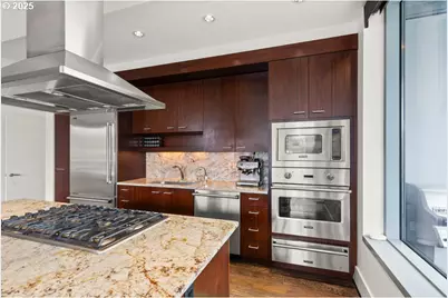 1001 NW Lovejoy St #810, Portland, OR 97209 - Photo 9