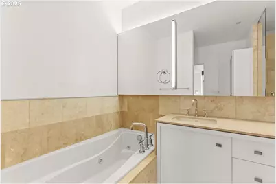 1001 NW Lovejoy St #810, Portland, OR 97209 - Photo 21