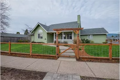 5718 E St, Springfield, OR 97477 - Photo 3