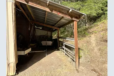 1090 E Willis Creek Rd, Winston, OR 97496 - Photo 43