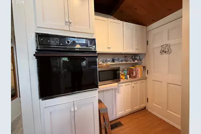 1090 E Willis Creek Rd, Winston, OR 97496 - Photo 17