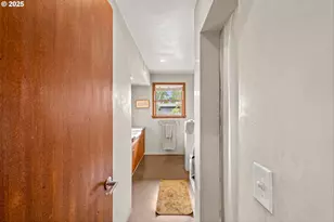 3905 NE Holman St, Portland, OR 97211 - Photo 9