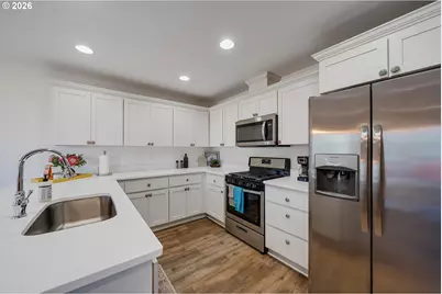 17 NW 6th Pl, Warrenton, OR 97146 - Photo 9