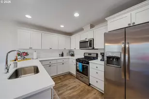 17 NW 6th Pl, Warrenton, OR 97146 - Photo 9