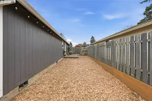 8822 SE Knapp St, Portland, OR 97266 - Photo 25