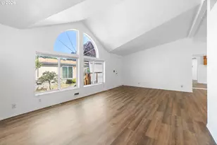 3228 NE Lombard St, Portland, OR 97211 - Photo 9