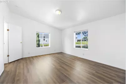 3228 NE Lombard St, Portland, OR 97211 - Photo 11