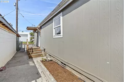 3228 NE Lombard St, Portland, OR 97211 - Photo 33