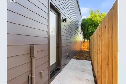 9213 N Seneca St, Portland, OR 97203 - Photo 23