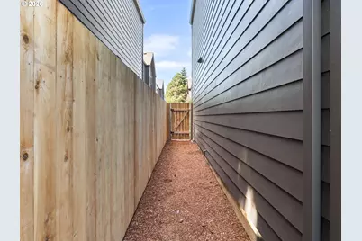9213 N Seneca St, Portland, OR 97203 - Photo 33