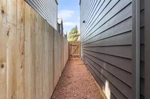 9213 N Seneca St, Portland, OR 97203 - Photo 33