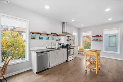 1603 SE Glenwood St, Portland, OR 97202 - Photo 3