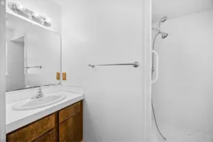 557 Plat B Rd, Sutherlin, OR 97479 - Photo 11