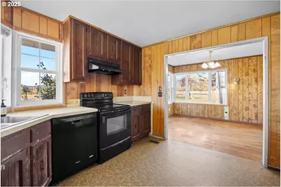 557 Plat B Rd, Sutherlin, OR 97479 - Photo 5