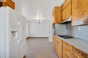 1806 8th St, Tillamook, OR 97141 - Photo 9