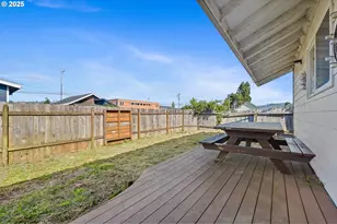 1806 8th St, Tillamook, OR 97141 - Photo 29