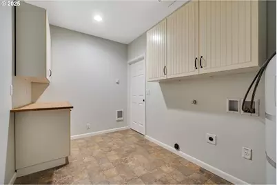 1806 8th St, Tillamook, OR 97141 - Photo 23