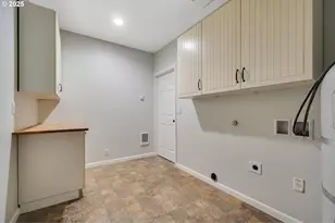 1806 8th St, Tillamook, OR 97141 - Photo 23