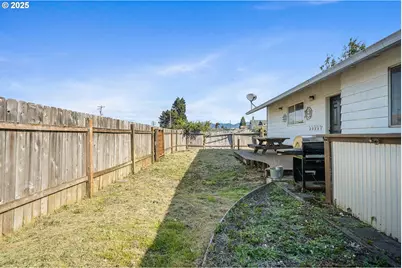 1806 8th St, Tillamook, OR 97141 - Photo 27