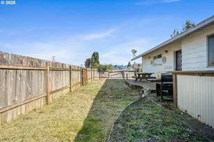 1806 8th St, Tillamook, OR 97141 - Photo 27