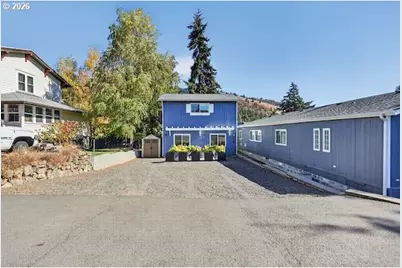 653 NE Snohomish Ave, White Salmon, WA 98672 - Photo 3
