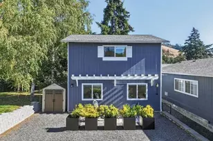 653 NE Snohomish Ave, White Salmon, WA 98672 - Photo 1
