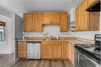 407 Jersey St, Silverton, OR 97381 - Photo 11