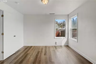 407 Jersey St, Silverton, OR 97381 - Photo 13