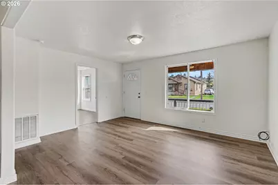 407 Jersey St, Silverton, OR 97381 - Photo 9