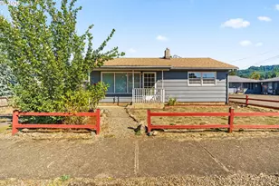 830 S 7th St, Cottage Grove, OR 97424 - Photo 1