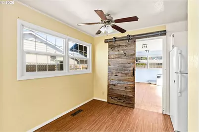 830 S 7th St, Cottage Grove, OR 97424 - Photo 9