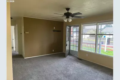 830 S 7th St, Cottage Grove, OR 97424 - Photo 13