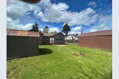 830 S 7th St, Cottage Grove, OR 97424 - Photo 5