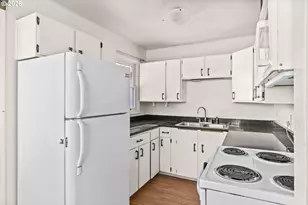 830 S 7th St, Cottage Grove, OR 97424 - Photo 11