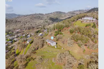 3257 NE Follett St, Roseburg, OR 97470 - Photo 5