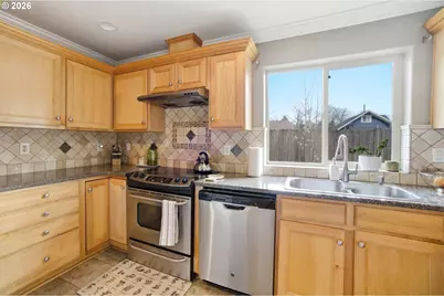 272 Laurine St NE, Salem, OR 97301 - Photo 17