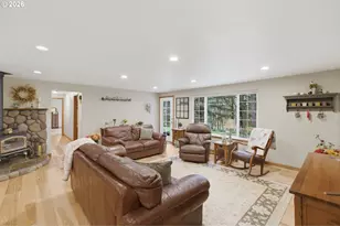 39692 Lacomb Dr, Lebanon, OR 97355 - Photo 9