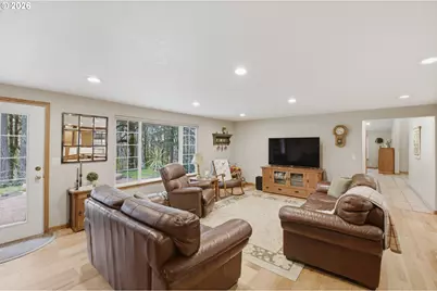 39692 Lacomb Dr, Lebanon, OR 97355 - Photo 7